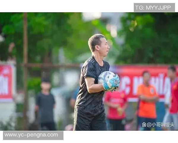 有些男人为追逐足球明星倾家荡产 他们的疯狂行为背后藏着什么秘密