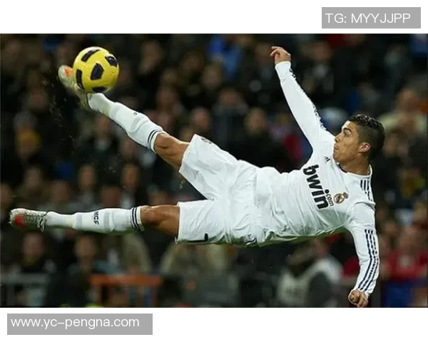 C罗足球精彩瞬间合集 感受无与伦比的进球与技术魅力